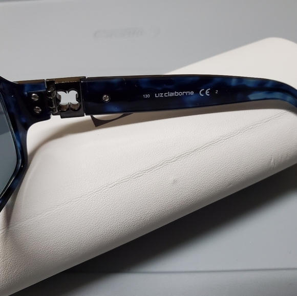 Designer prescription sunglasses w/ leather case - Picture 12 of 16